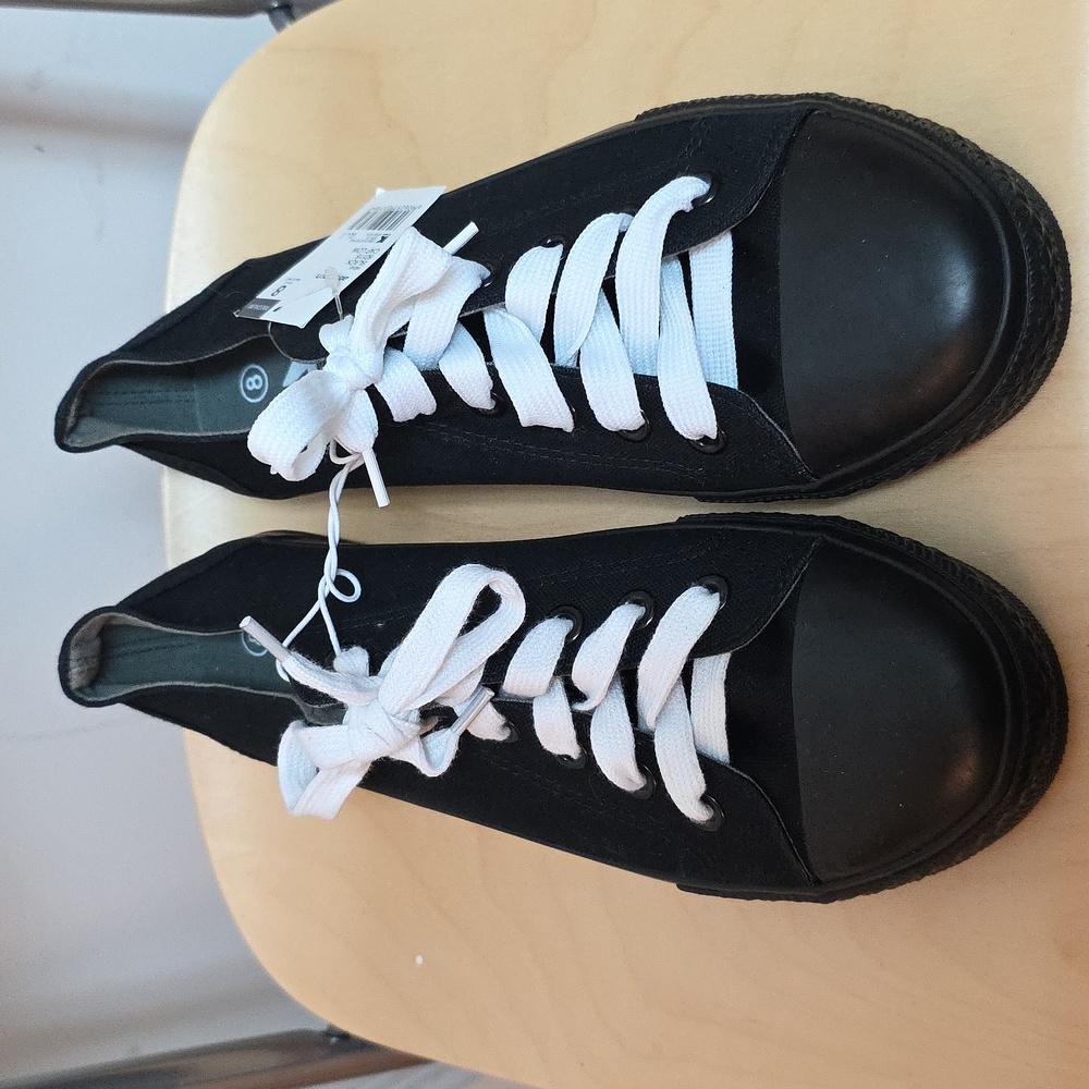 Athletech‎ Black Sneakers Minimalist Design Low-Top W White Shoelaces Mens 8 NWT